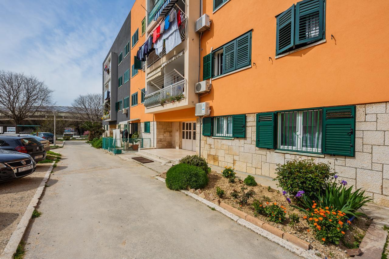 Apartament Emica *