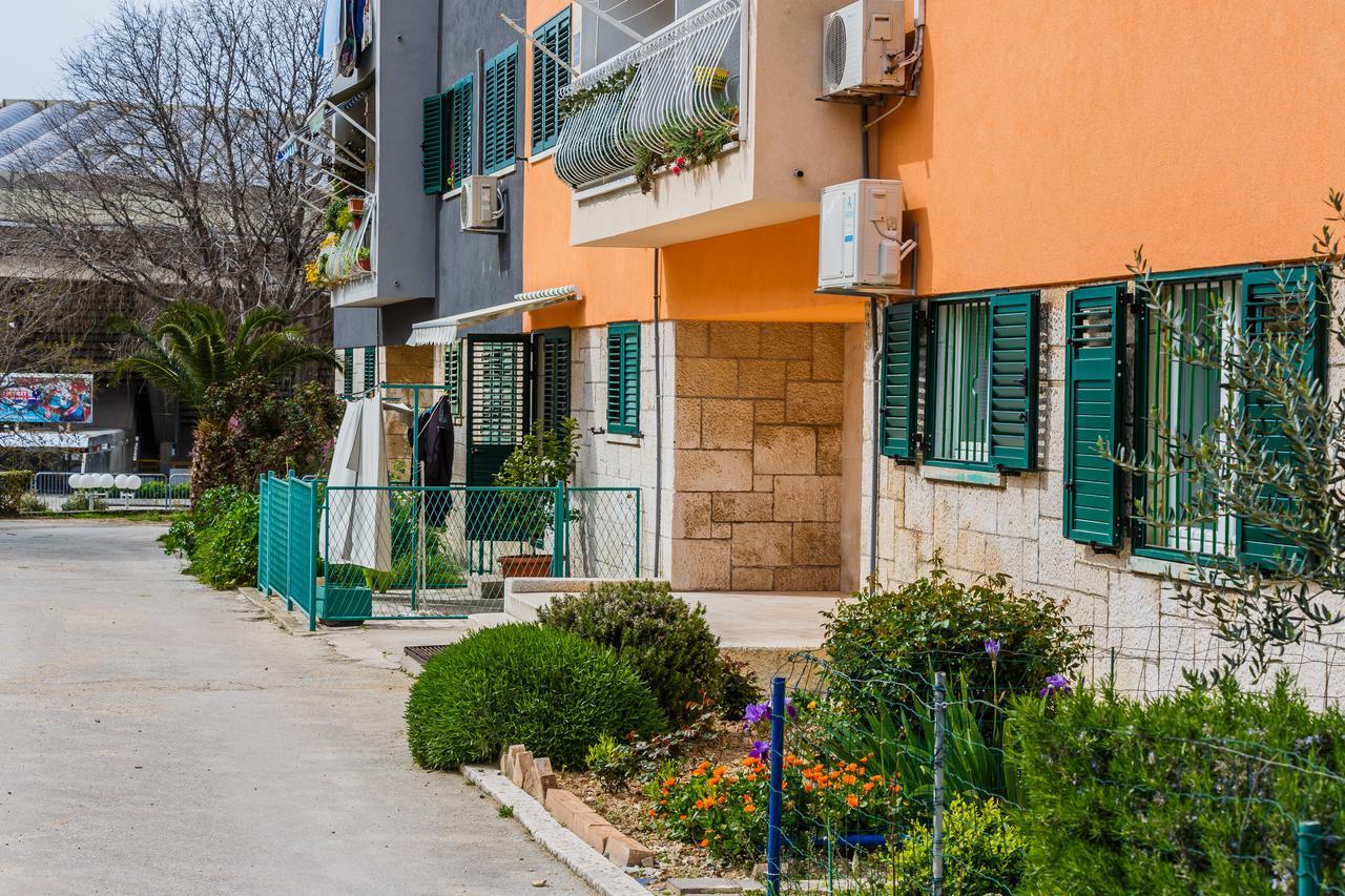 Emica Apartament *